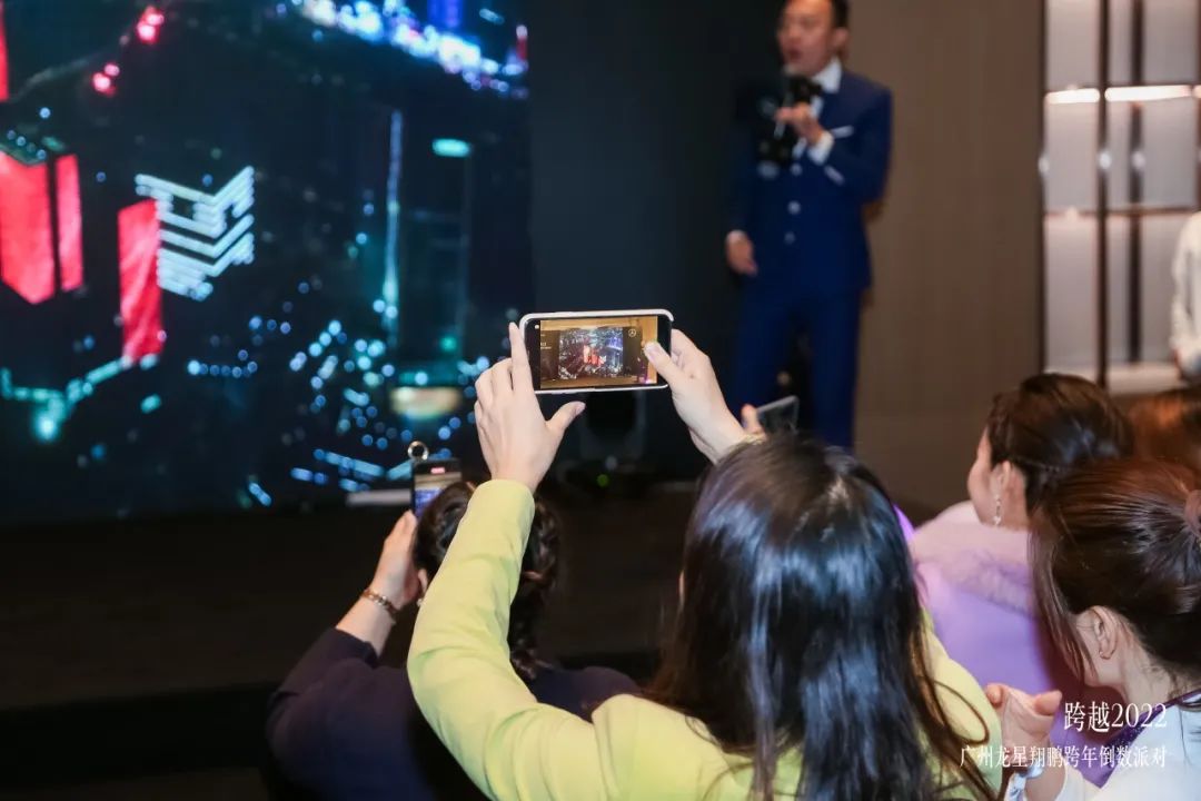 零号时光拍摄的奔驰跨年