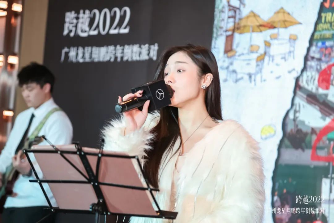 零号时光拍摄的奔驰跨年